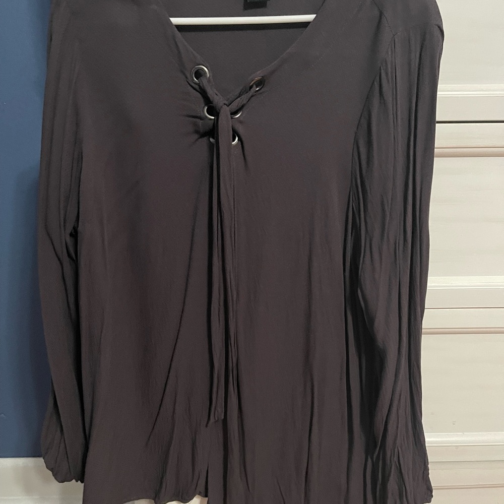 Long sleeve gray blouse with tie detail